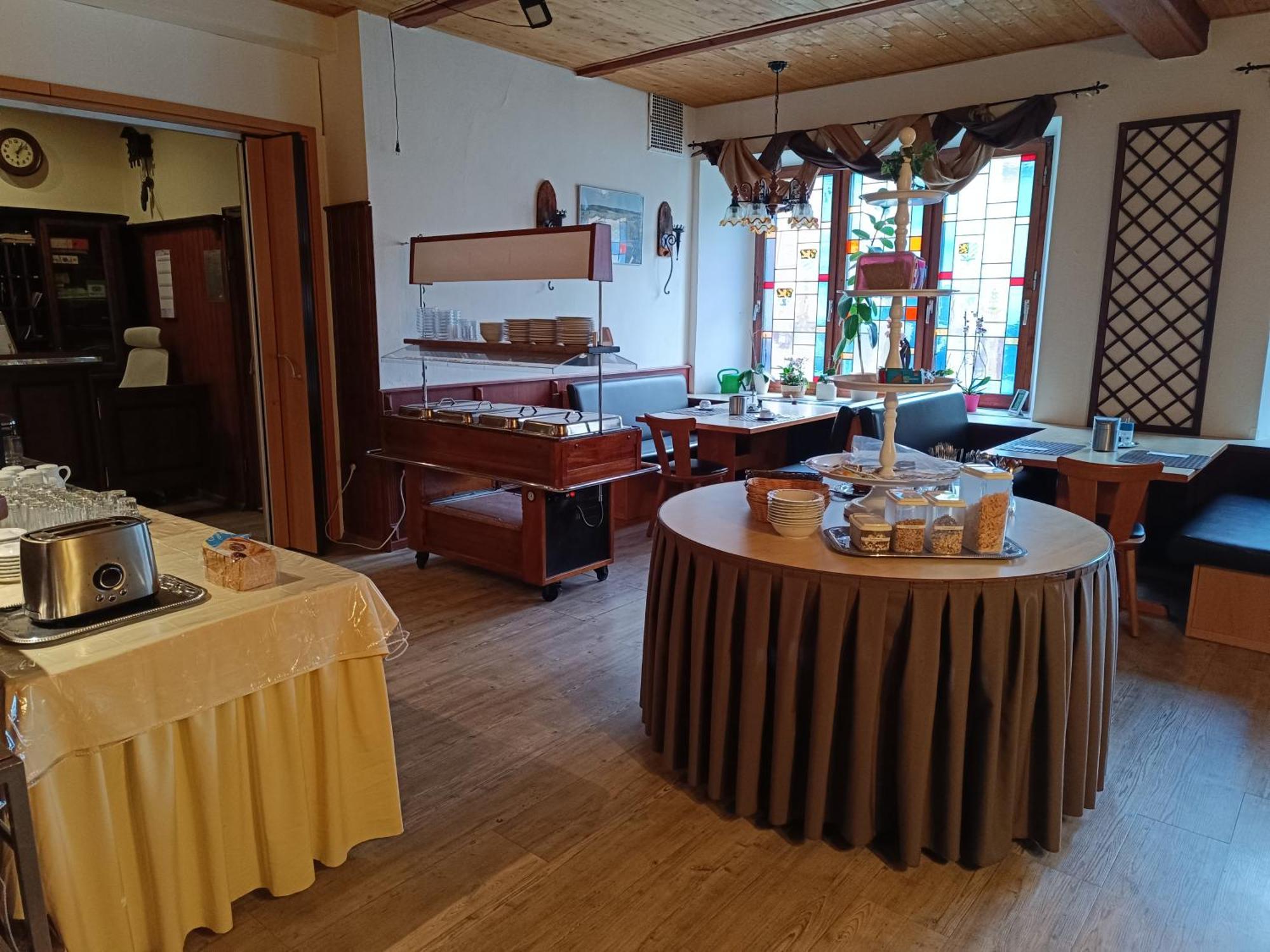 Hotel Pension Schwarzer Adler Nabburg Bagian luar foto